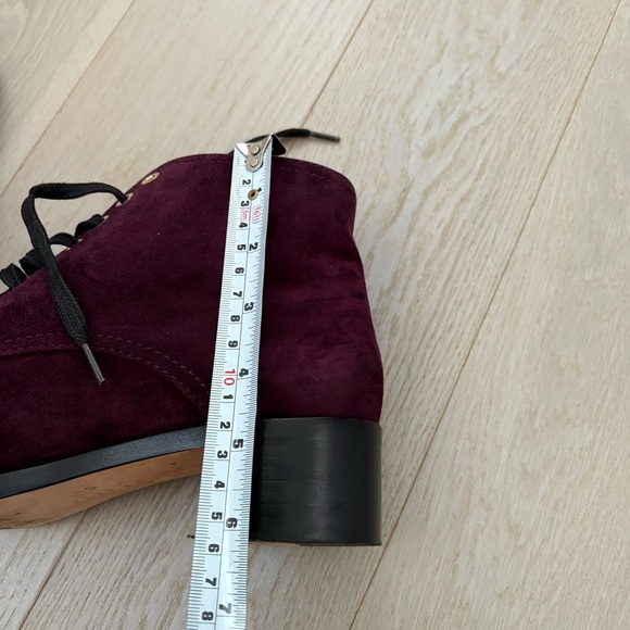 CHANEL Derby Wave Burgundy Leather CC Lace-up Ankle Boots 40C - Picture 16 of 16